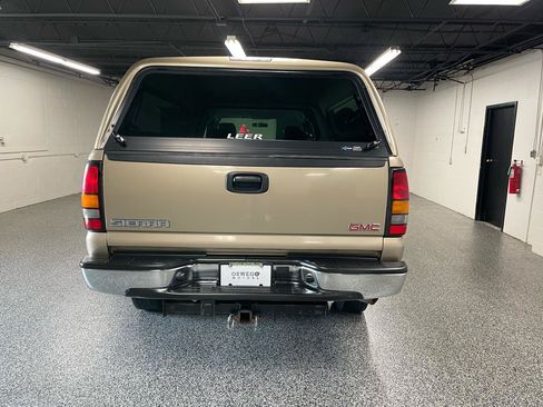 Used 2004 GMC Sierra 2500 W/T AWD/4WD image 6
