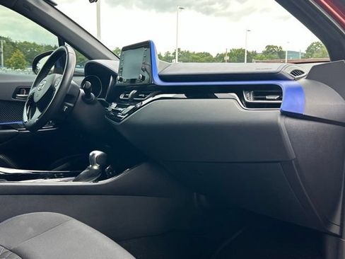 Used 2020 Toyota C-HR XLE FWD image 31