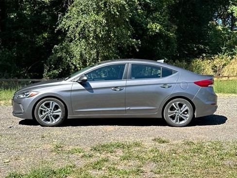 Used 2017 Hyundai Elantra Limited w/ Limited Ultimate Package 05 FWD image 6