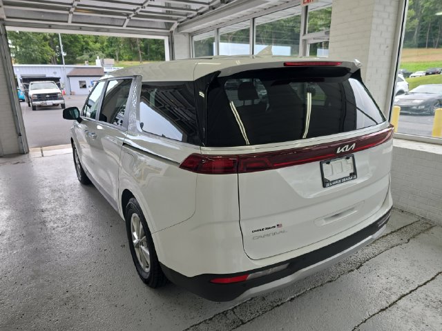 Certified 2024 Kia Carnival LX FWD image 3