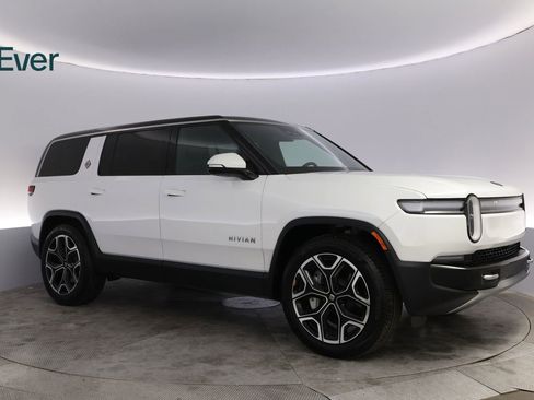 Used 2025 Rivian R1S Adventure AWD/4WD image 14