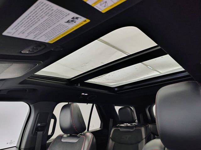 Certified 2025 Ford Explorer ST AWD/4WD image 5
