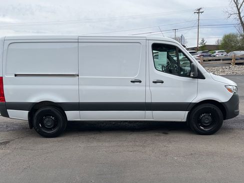 Used 2025 Mercedes-Benz Sprinter 2500 image 10