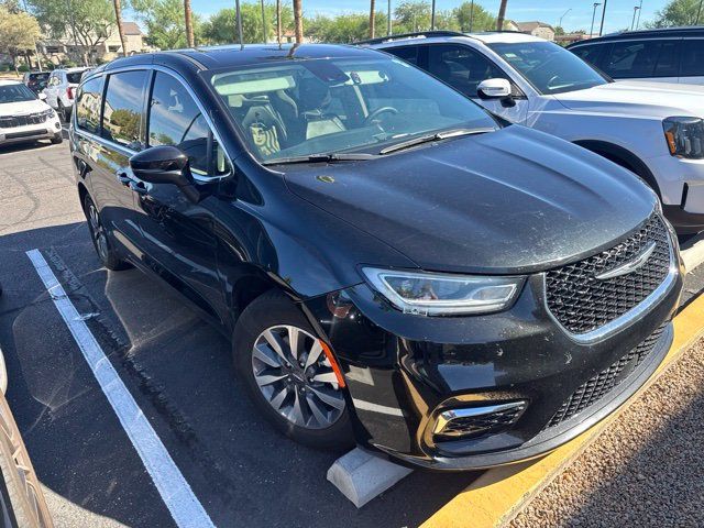 Used 2023 Chrysler Pacifica Touring-L FWD image 10