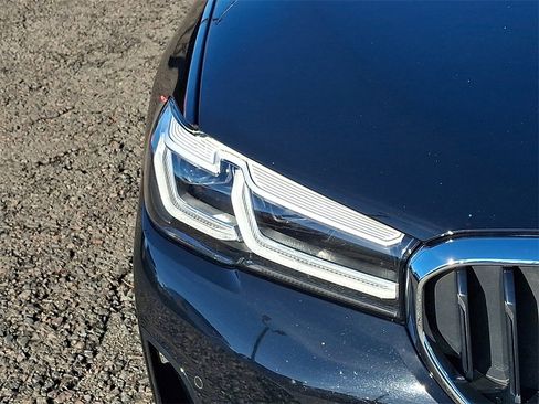 Used 2023 BMW 530e xDrive image 9