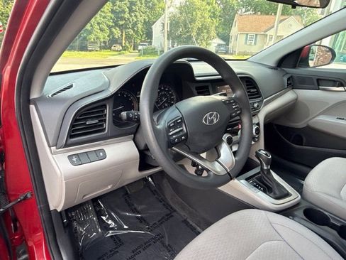 Used 2019 Hyundai Elantra SE FWD image 10