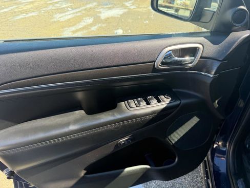 Used 2018 Jeep Grand Cherokee Limited image 10