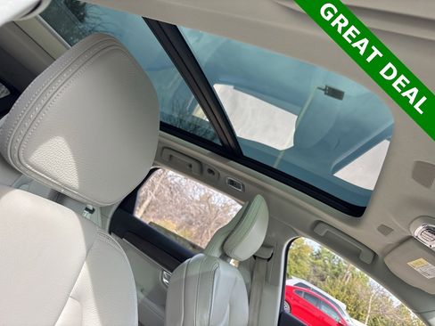 Used 2018 Volvo V90 T5 Cross Country w/ Convenience Package image 9