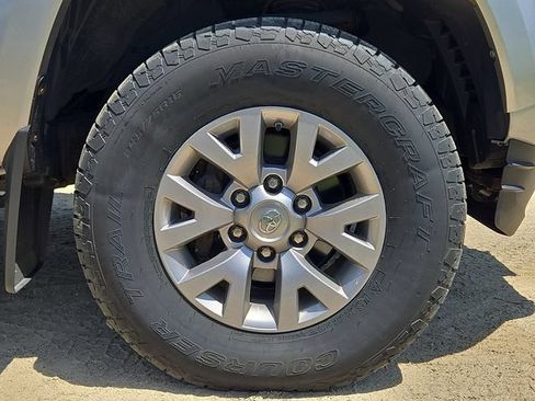 Used 2019 Toyota Tacoma SR5 AWD/4WD image 24