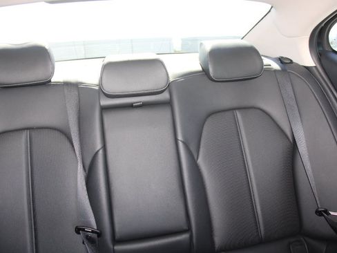 Used 2022 Genesis G70 2.0T RWD image 20