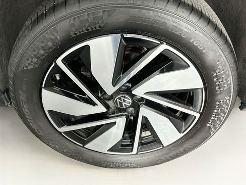 Used 2025 Volkswagen Atlas SE FWD image 11