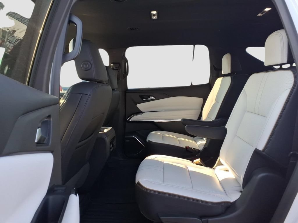 Used 2025 Chevrolet Traverse High Country w/ LPO, Floor Liner Package AWD/4WD image 15