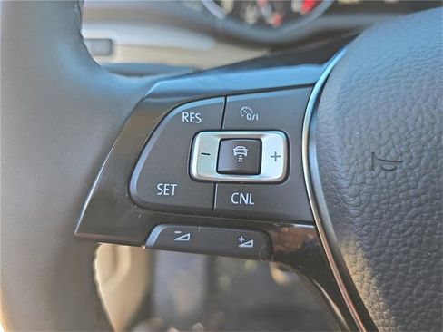 Used 2017 Volkswagen Passat 1.8T SEL Premium image 23