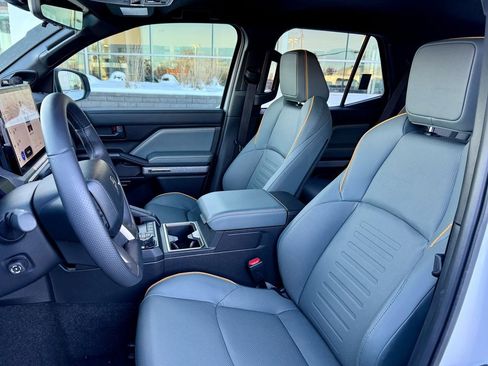 Used 2025 Toyota 4Runner Trailhunter image 9