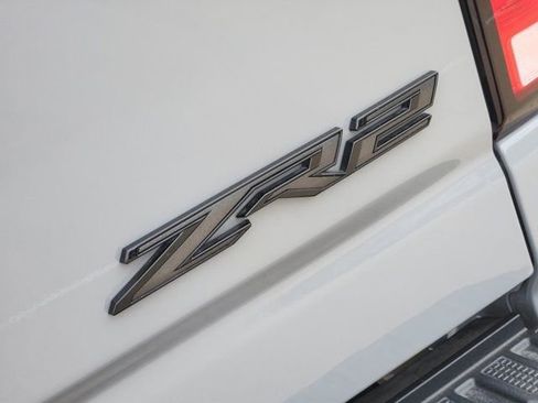 Used 2025 Chevrolet Silverado 2500 ZR2 w/ Technology Package image 9