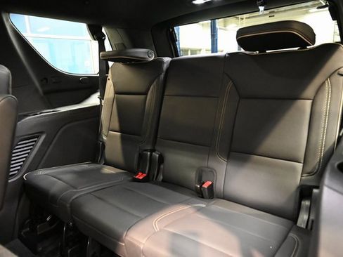 Used 2022 GMC Yukon SLT w/ SLT Premium Package image 12