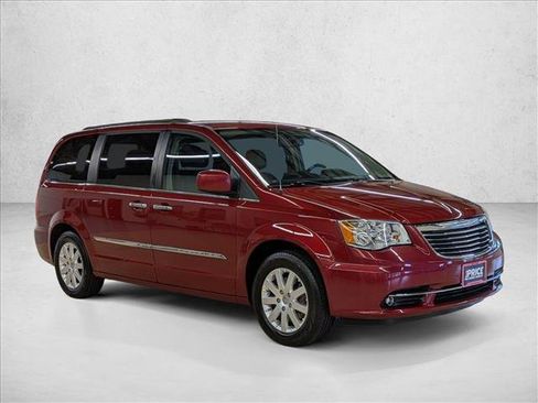 Used 2016 Chrysler Town & Country Touring w/ Driver Convenience Group FWD image 3