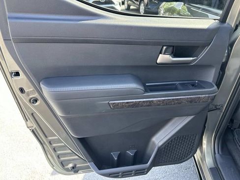 Used 2024 Toyota Tacoma Limited w/ Limited Package (LT) AWD/4WD image 19