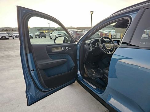 Used 2023 Volvo XC40 Recharge Ultimate image 20