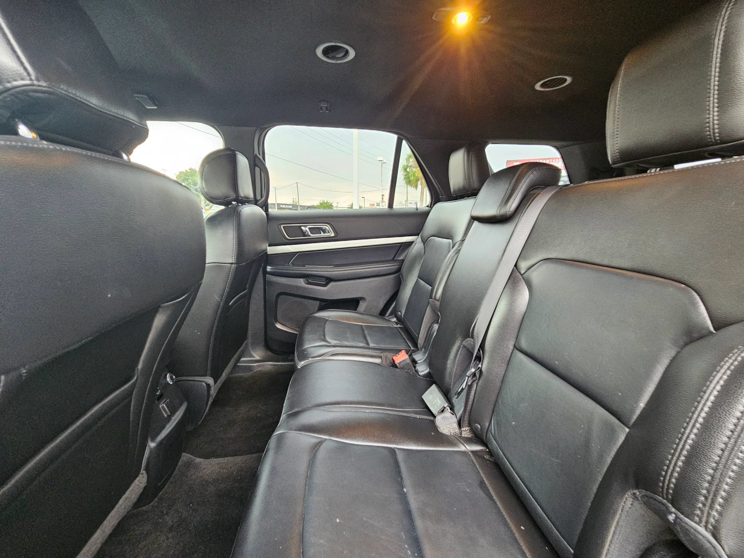 Used 2017 Ford Explorer XLT w/ Equipment Group 202A FWD image 11