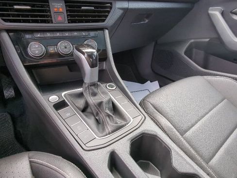 Used 2024 Volkswagen Jetta SE image 29