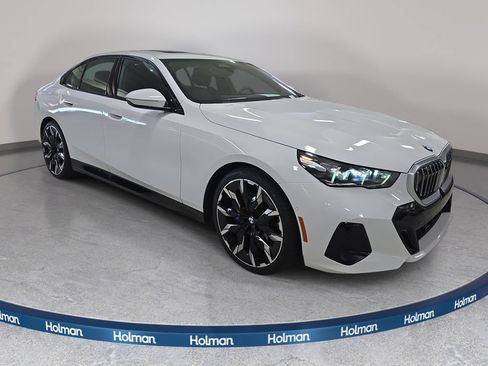 Used 2026 BMW 530i w/ M Sport Package RWD image 4