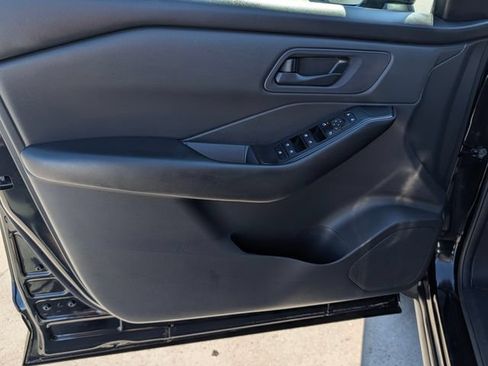 Used 2024 Nissan Rogue S FWD image 15