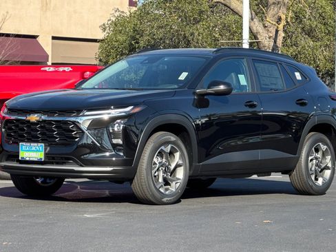New 2026 Chevrolet Trax LT w/ Driver Confidence Package FWD image 7