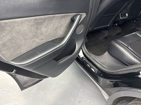 Used 2022 Tesla Model Y Long Range image 36