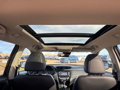 Used 2017 Nissan Rogue SL w/ SL Premium Package image 20