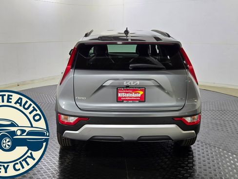 Used 2023 Kia Niro EX image 6
