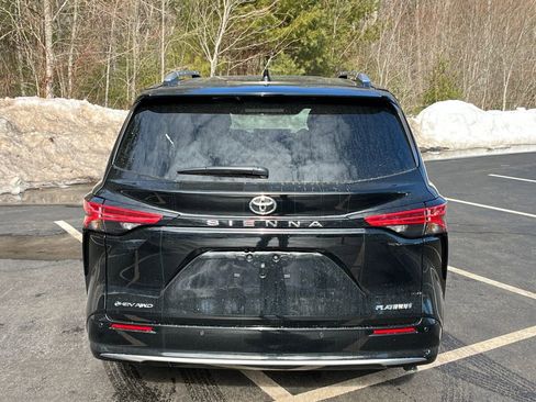 New 2026 Toyota Sienna Platinum image 4
