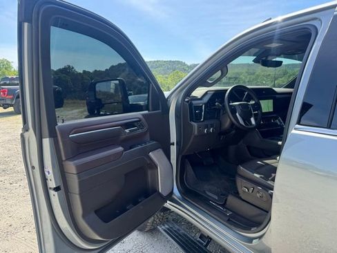 Used 2024 GMC Sierra 3500 Denali w/ Technology Package AWD/4WD image 14
