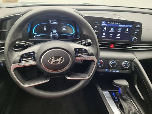 Used 2025 Hyundai Elantra SE FWD image 22