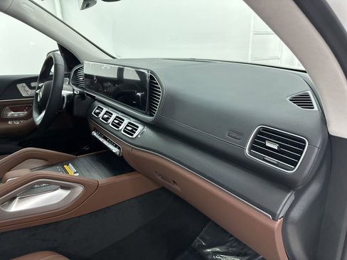 Used 2025 Mercedes-Benz GLS 450 4MATIC image 28