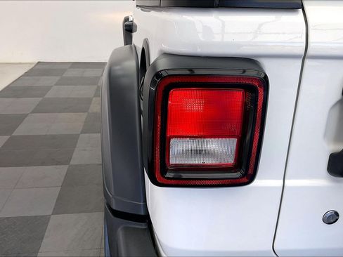 Used 2018 Jeep Wrangler Unlimited Sport S AWD/4WD image 29