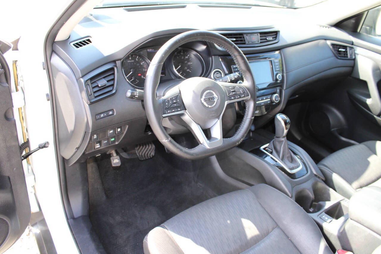 Used 2018 Nissan Rogue SV AWD/4WD image 13