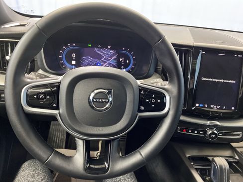 Used 2022 Volvo XC60 B5 R-Design image 18