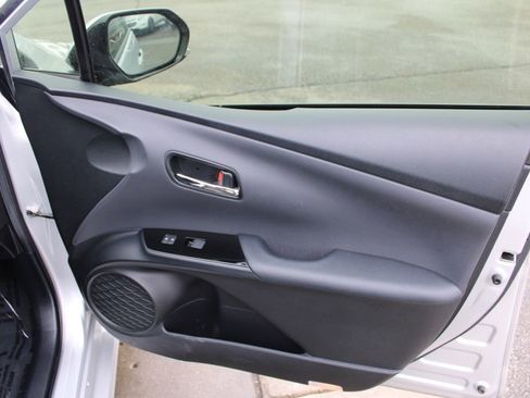 Used 2020 Toyota Prius LE image 22