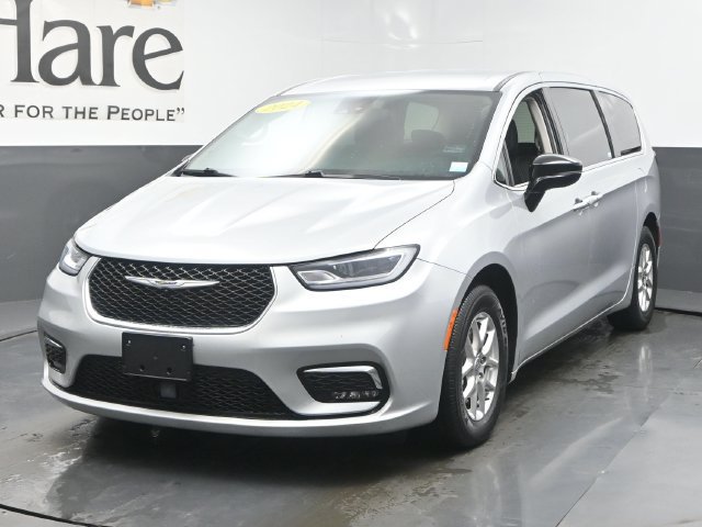 Used 2024 Chrysler Pacifica Touring-L FWD image 7