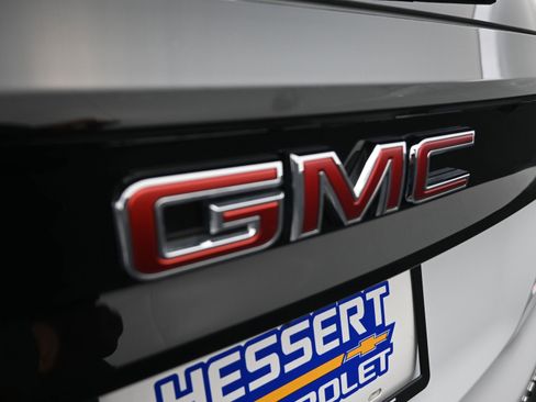 Used 2025 GMC Acadia Elevation image 38