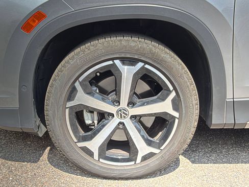 Used 2026 Volkswagen Tiguan SE AWD/4WD image 31