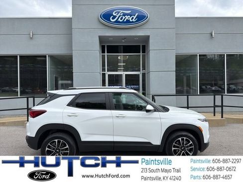 Used 2025 Chevrolet TrailBlazer LT AWD/4WD image 2