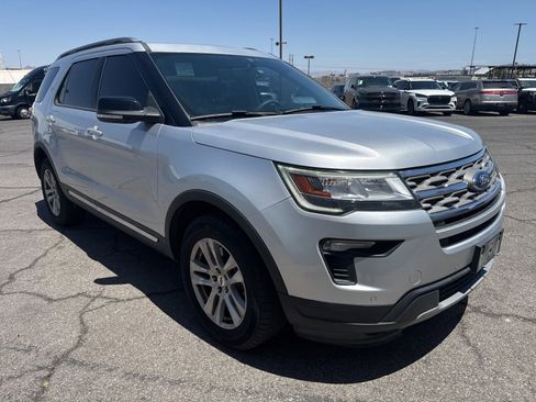 Used 2018 Ford Explorer XLT w/ Equipment Group 202A AWD/4WD image 3