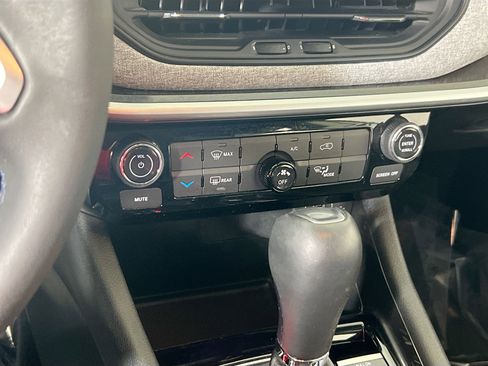 Used 2022 Jeep Compass Latitude image 15