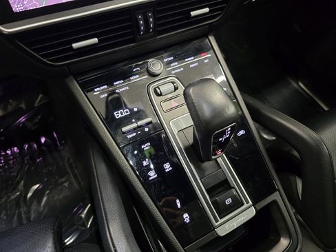 Used 2021 Porsche Cayenne Coupe image 28