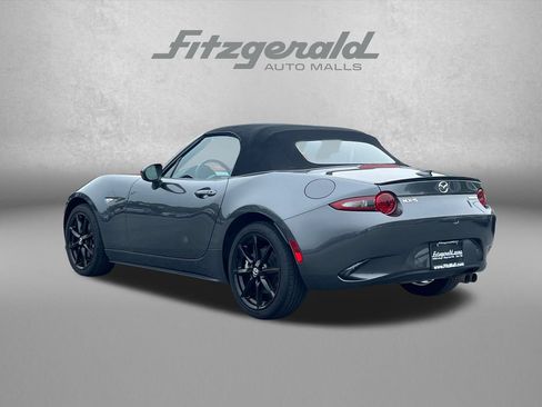 Used 2021 MAZDA MX-5 Miata Club RWD image 9