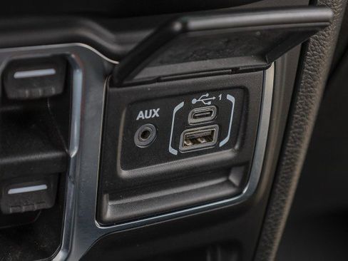 Used 2021 Jeep Gladiator Willys image 22