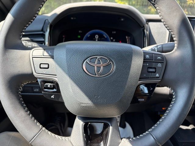 Used 2026 Toyota Camry SE w/ Convenience Package FWD image 13
