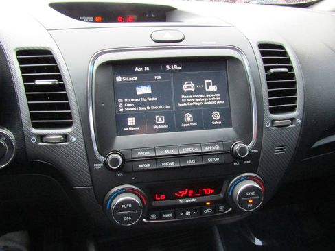 Used 2017 Kia Forte EX FWD image 21